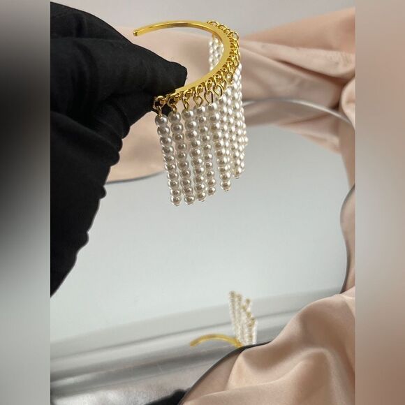 Luxurious Golden Pearl Fringe Bracelet - Picture 7 of 8